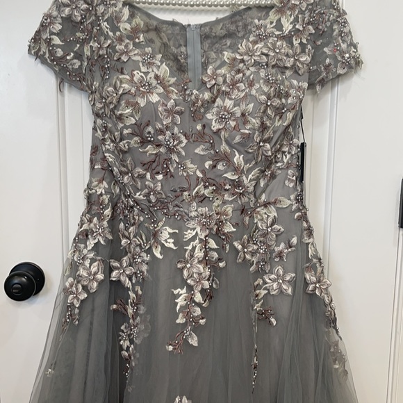 *NEW* LA FEMME 27968 floral embroidery appliqué cinderella ballgown - Picture 6 of 17